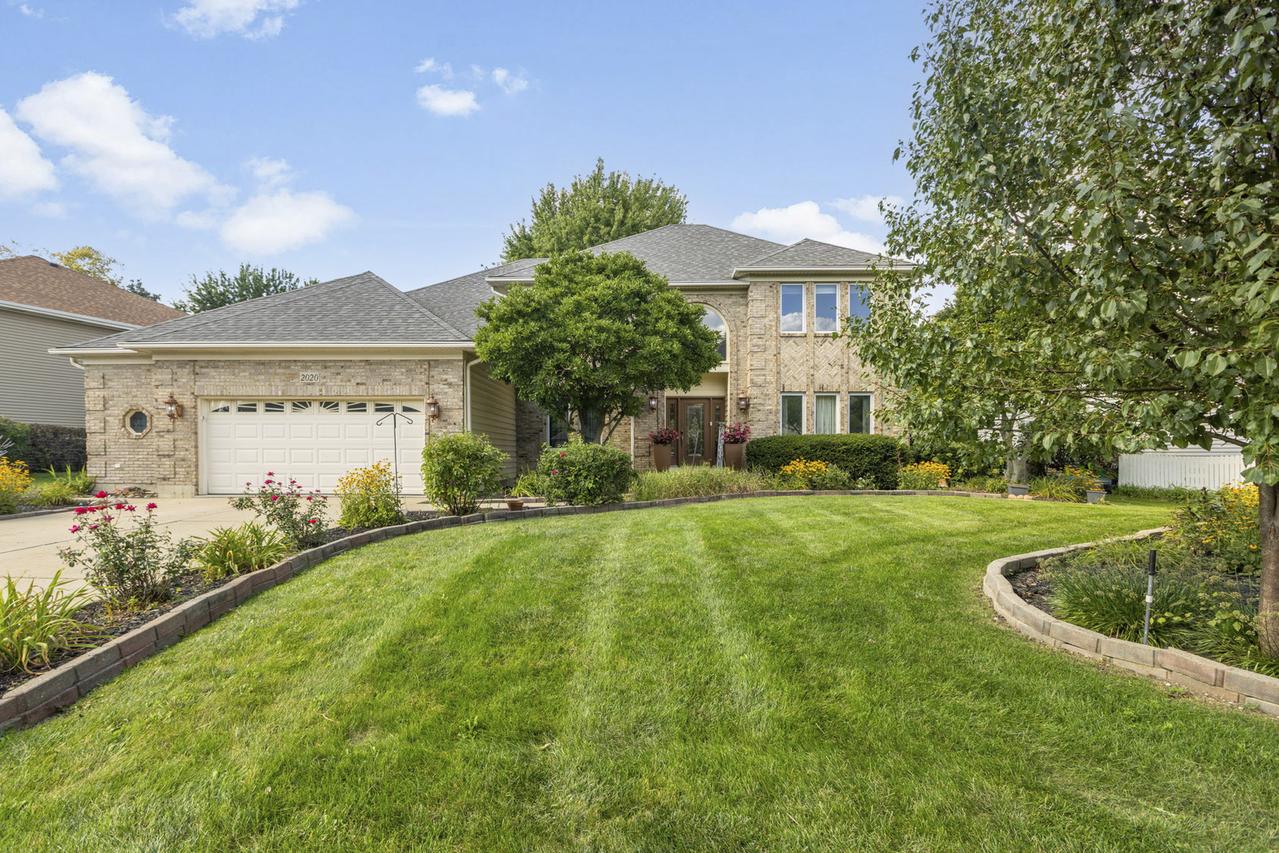 2020 Carlisle St., Algonquin, IL 60102
