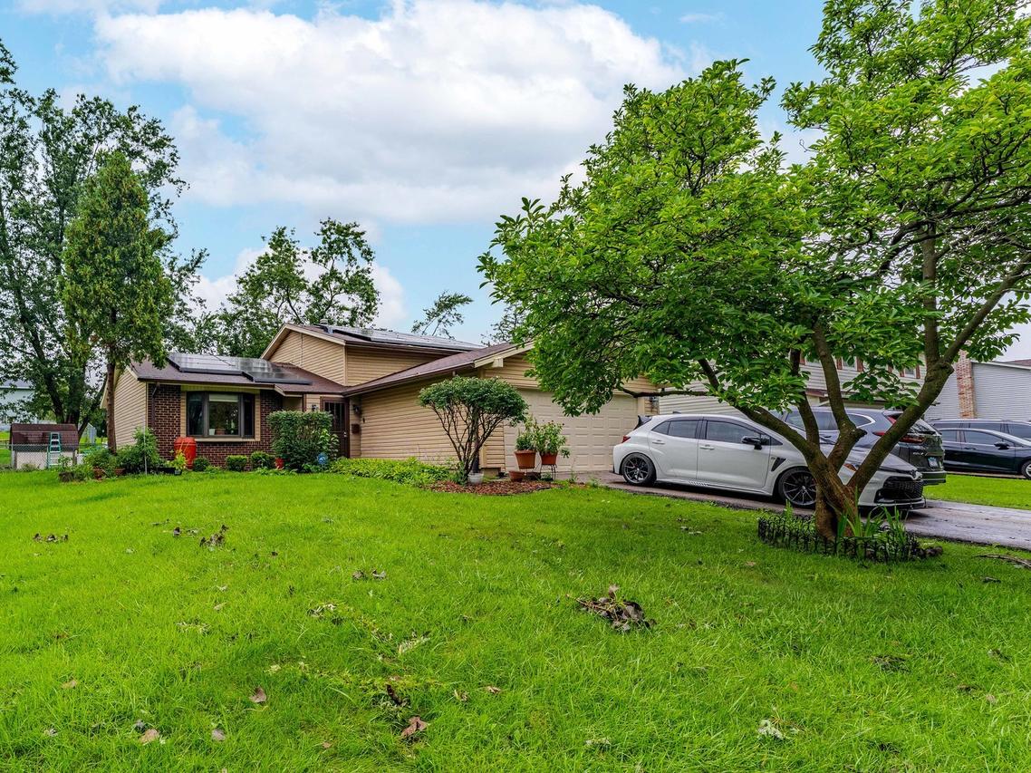 1032 Ashridge Ln., University Park, IL 60484