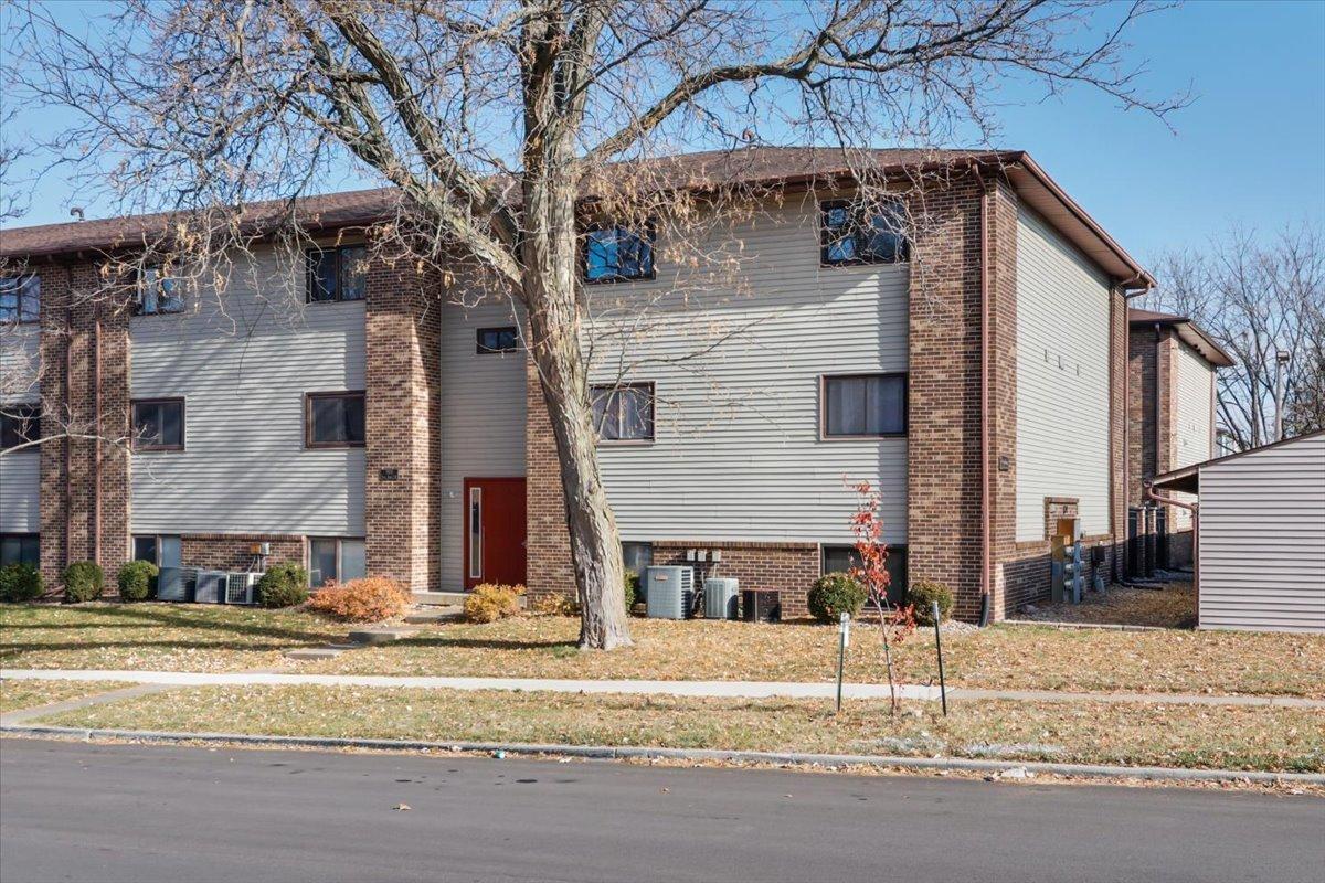 1920 Tracy Dr. #9, Bloomington, IL 61704
