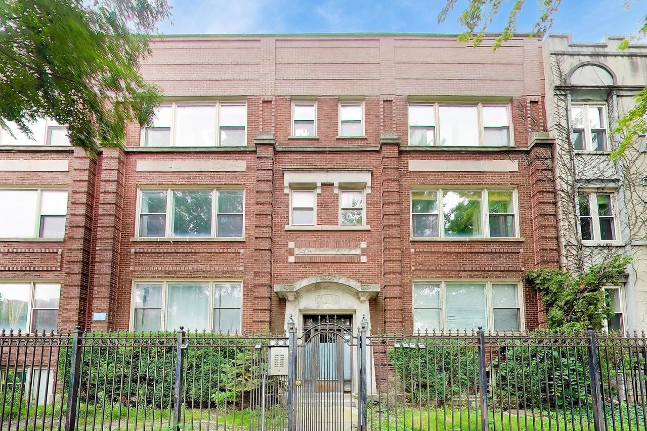 835 W Lawrence Ave. #2N, Chicago, IL 60640
