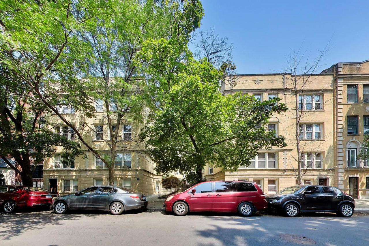 6815 N Lakewood Ave. #3N, Chicago, IL 60626