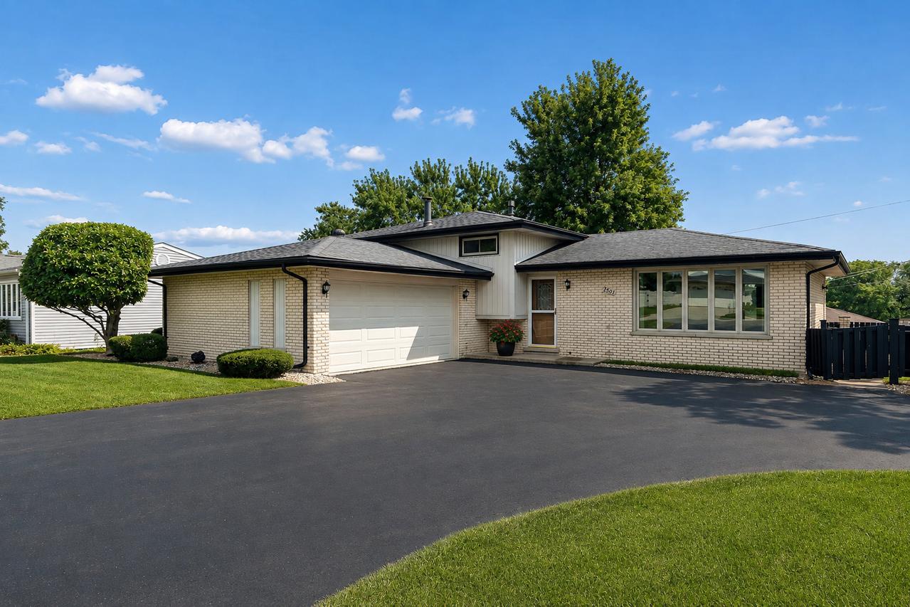 9801 S 88th Ave., Palos Hills, IL 60465