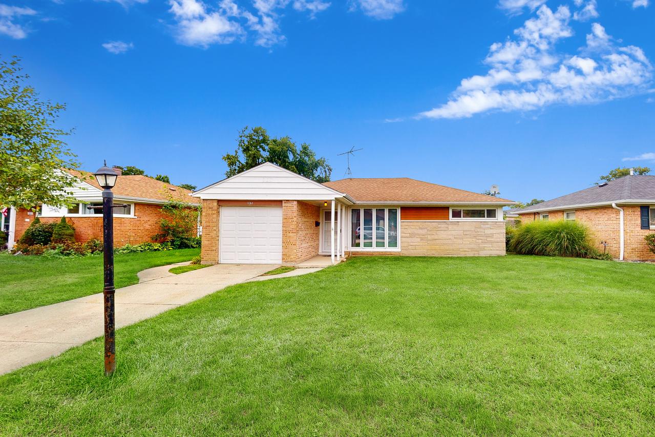 1161 W Grant Dr., Des Plaines, IL 60016