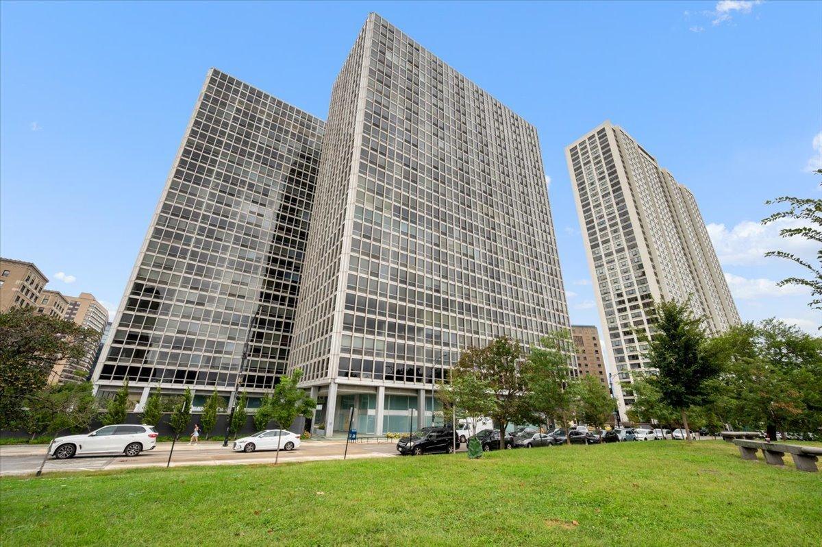 330 W Diversey Pkwy. #706, Chicago, IL 60657
