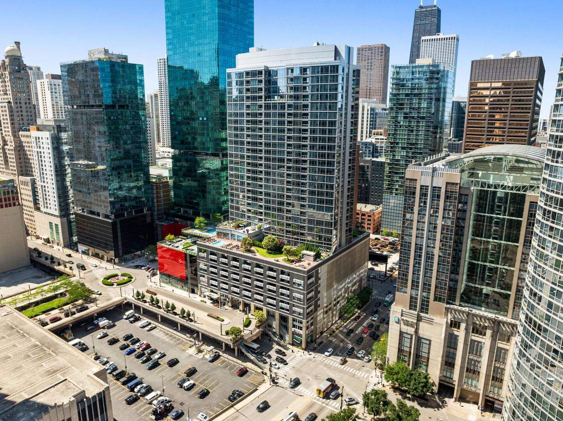 240 E Illinois St. #1802, Chicago, IL 60611