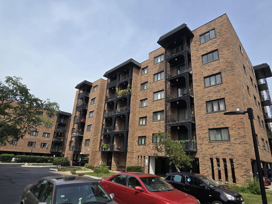 9332 Landings Ln. #502, Des Plaines, IL 60016