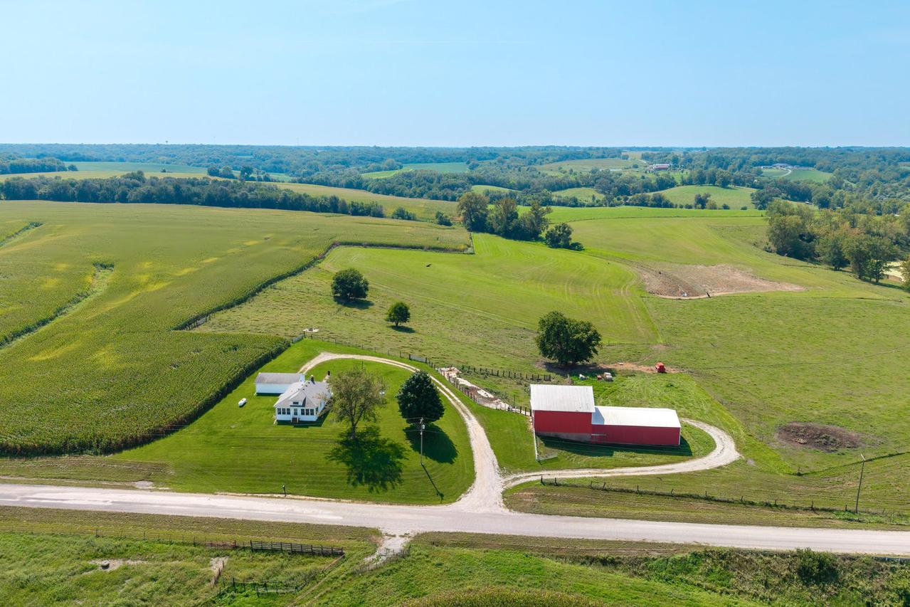 2531 115th Ave., Viola, IL 61486