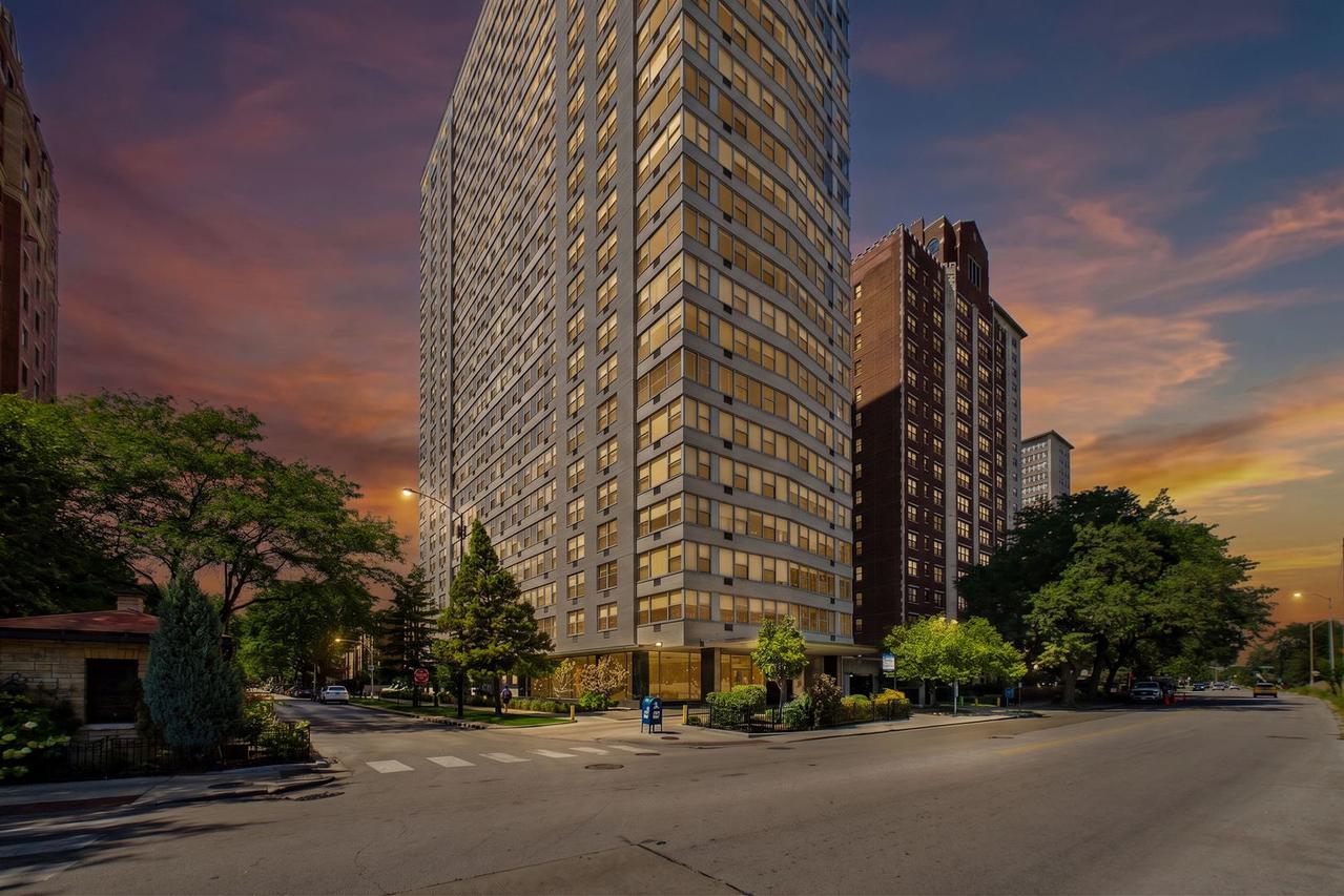 3900 N Lake Shore Dr. #14F, Chicago, IL 60613