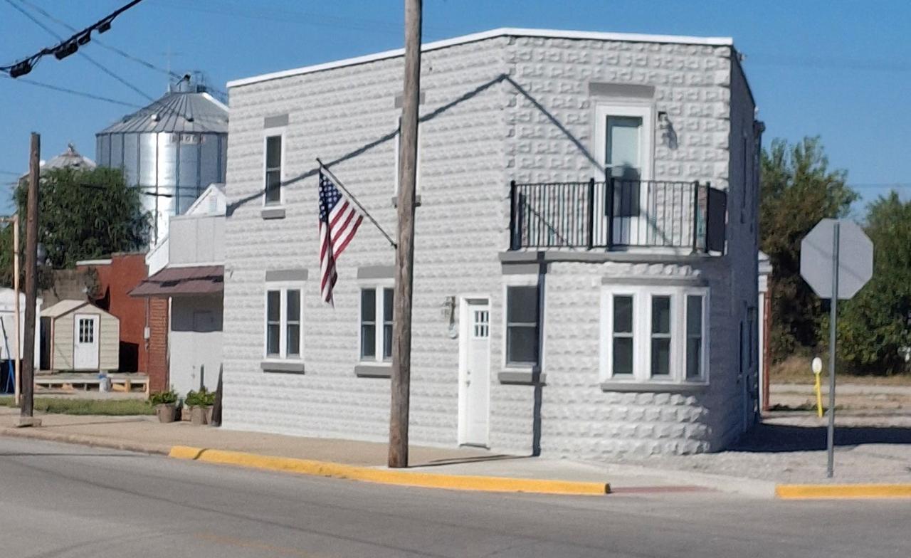 225 Main St., Clay City, IL 62824