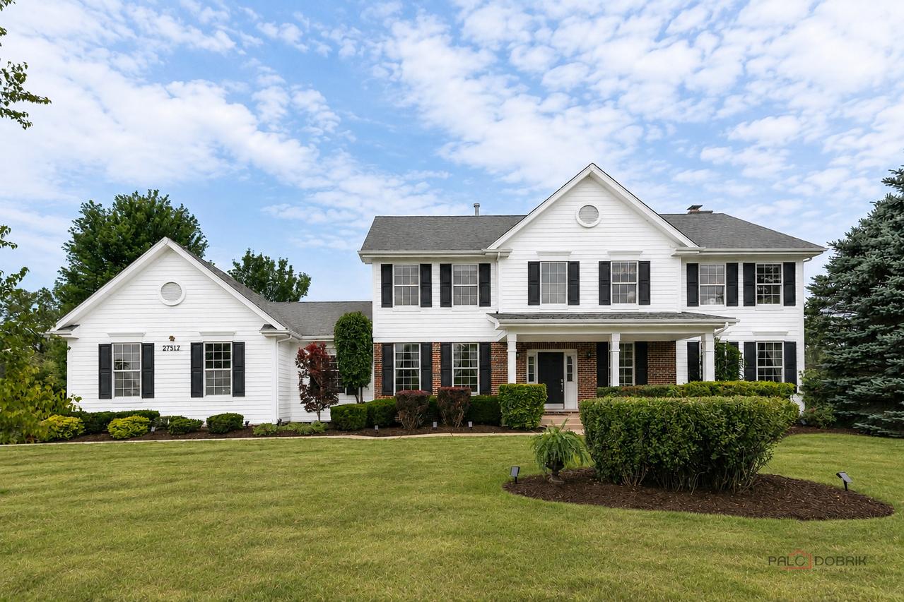 27517 E Savannah Tr., Lake Barrington, IL 60010