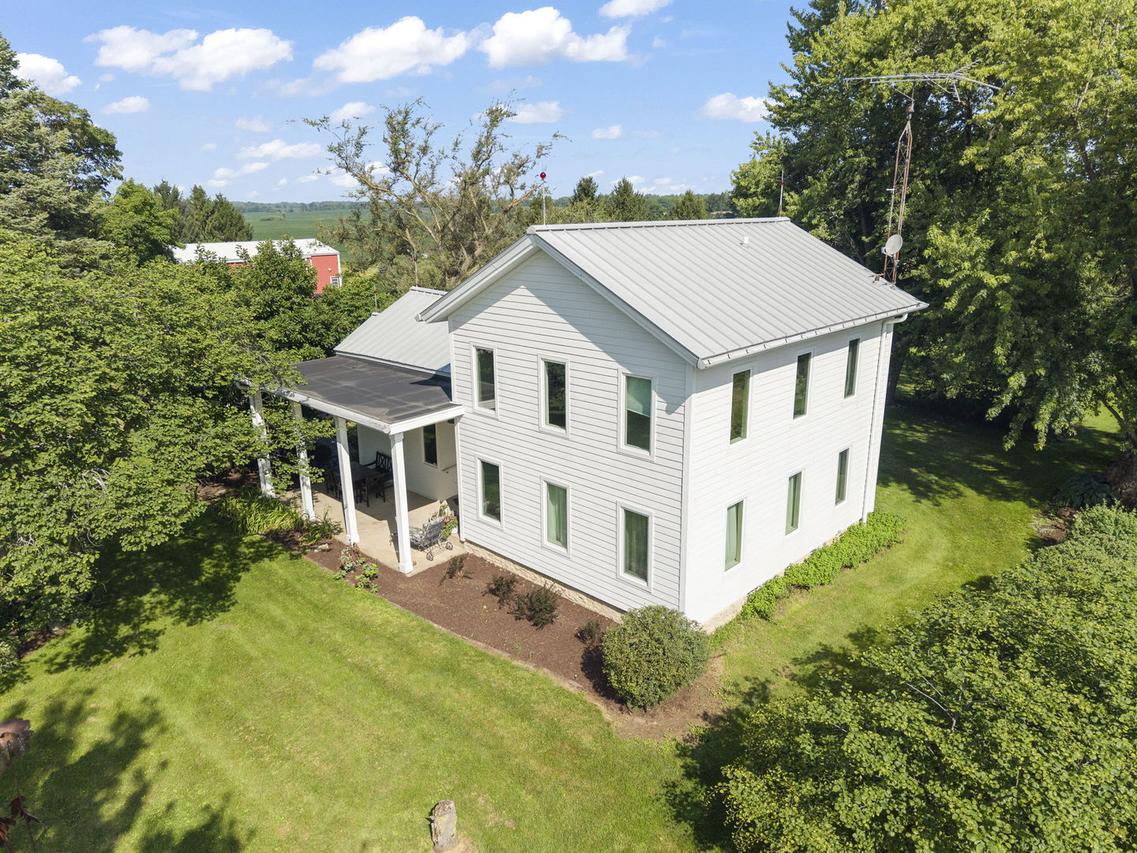 41W020 Seavey Rd., Sugar Grove, IL 60554