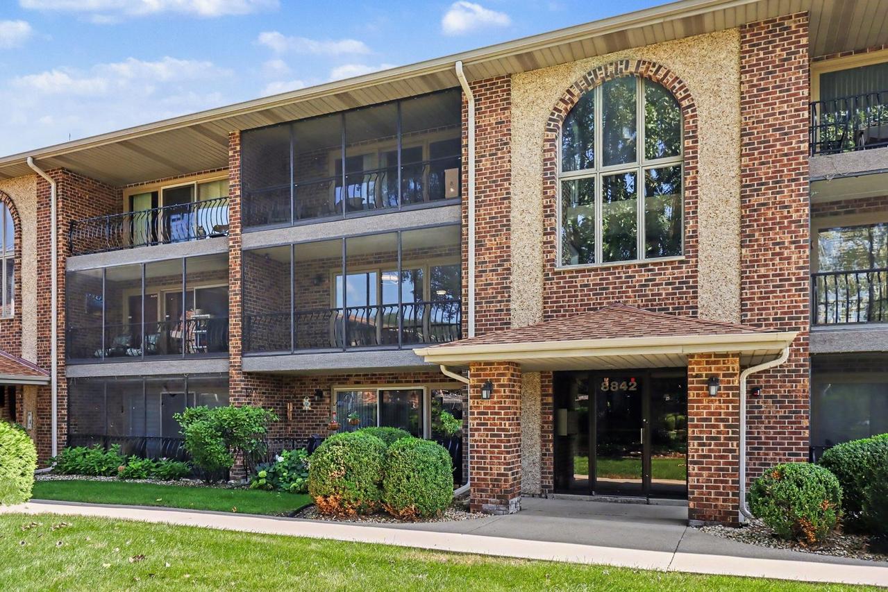 8842 W 140th St. #2B, Orland Park, IL 60462