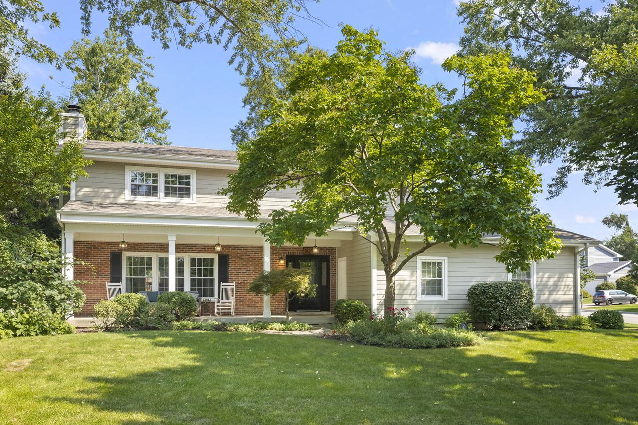 1725 Maple Leaf Ct., Wheaton, IL 60187