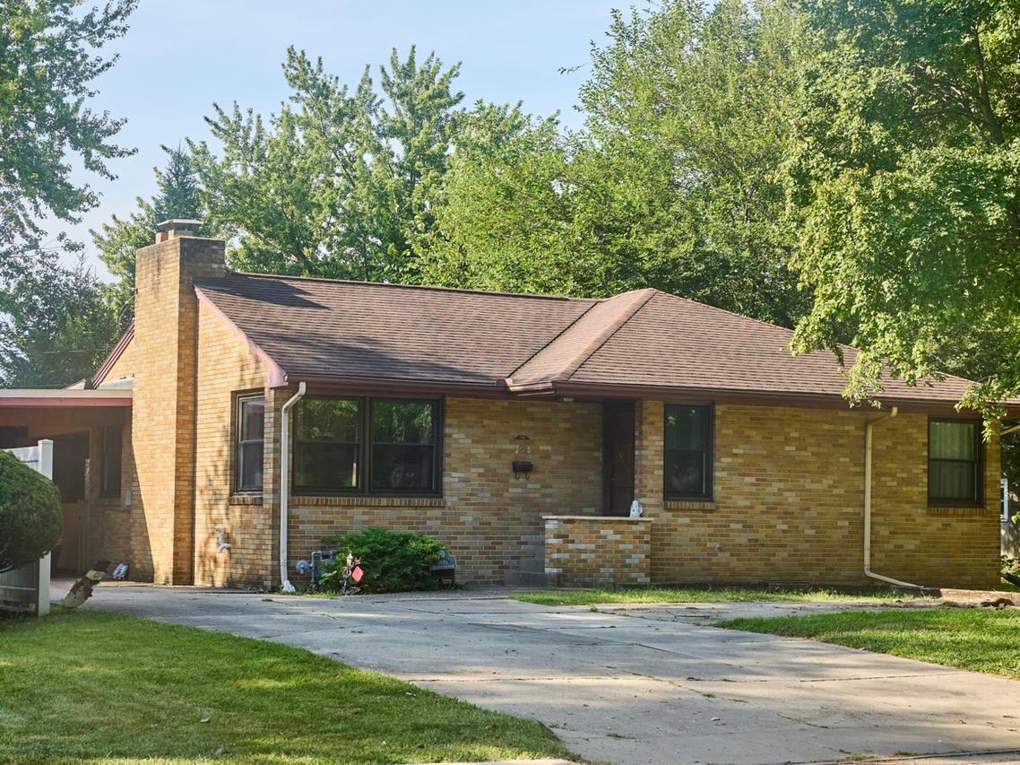 306 Shooting Park Rd., Peru, IL 61354