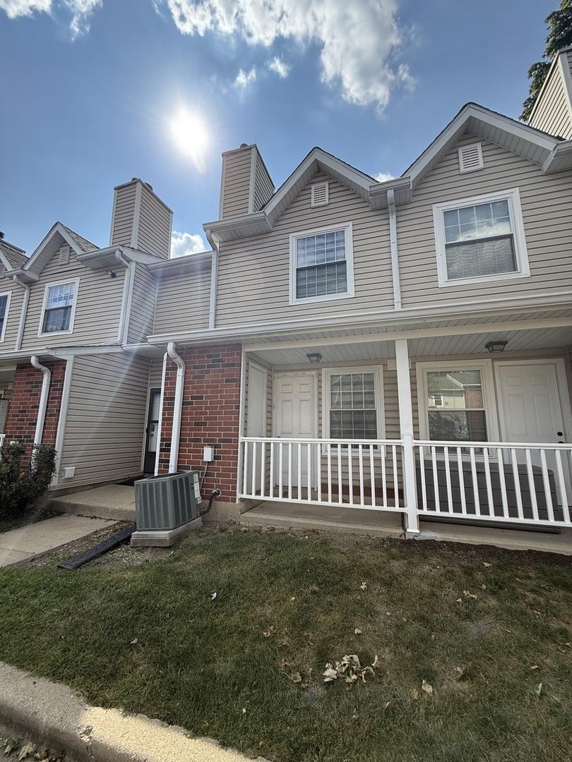 1317 E Wyndham Cir. #102, Palatine, IL 60074