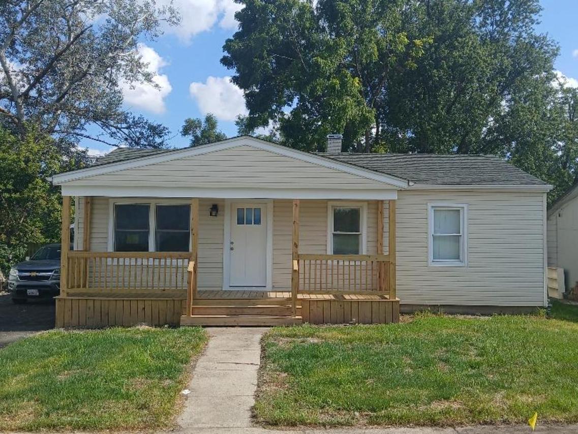 2402 E Sauk Tr., Sauk Village, IL 60411