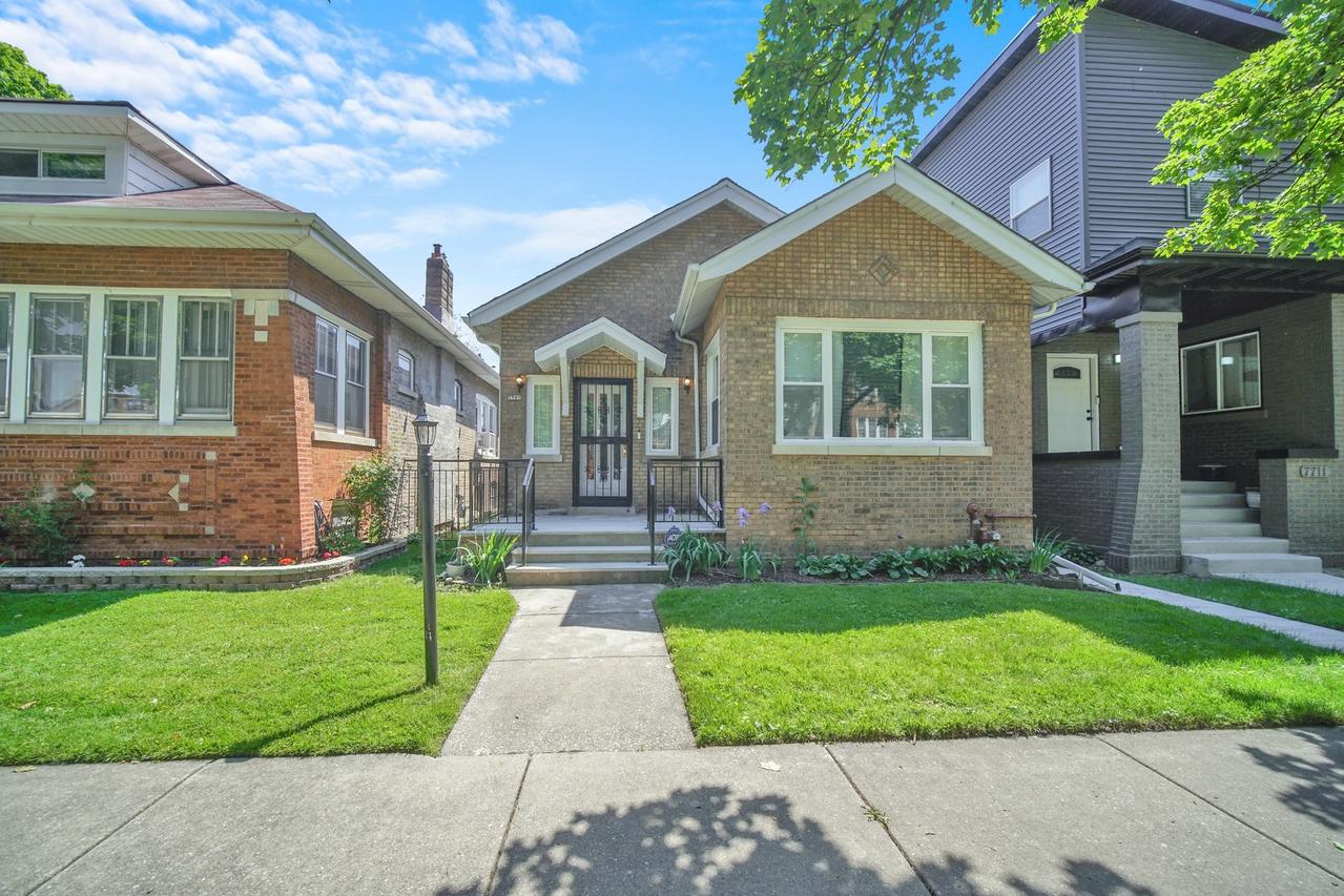 7707 S Ridgeland Ave., Chicago, IL 60649