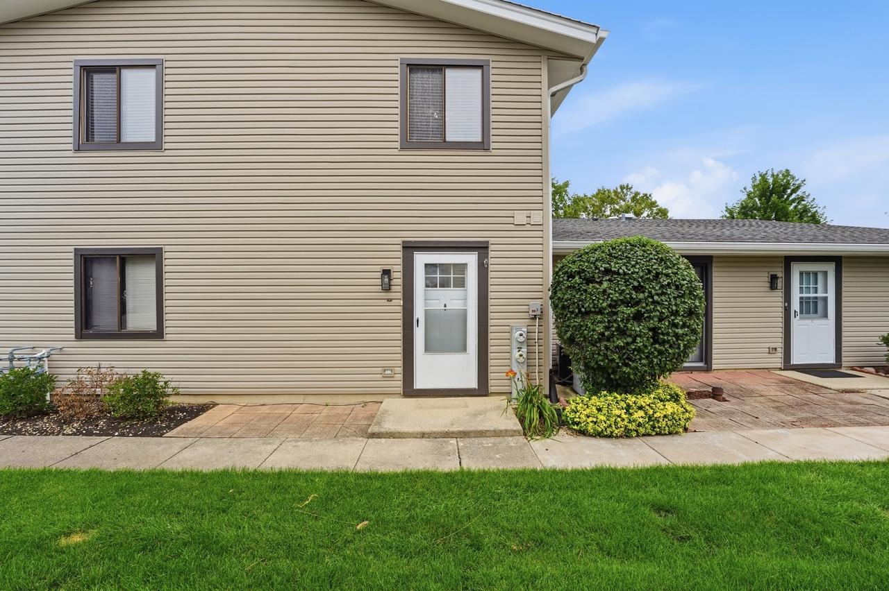 124 Fairlane Ct. #D, Bloomingdale, IL 60108