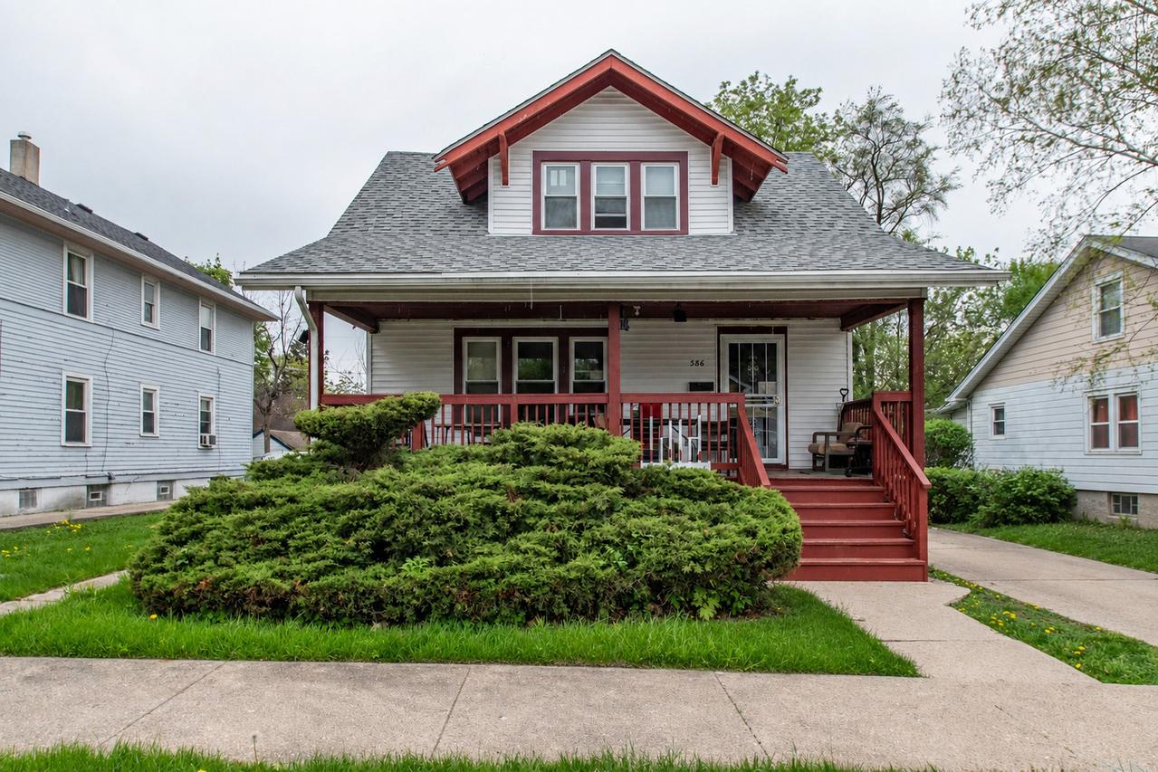 586 Sunderlin St., Waukegan, IL 60085