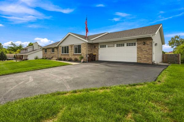 3203 Tuggle Dr., Cherry Valley, IL 61016