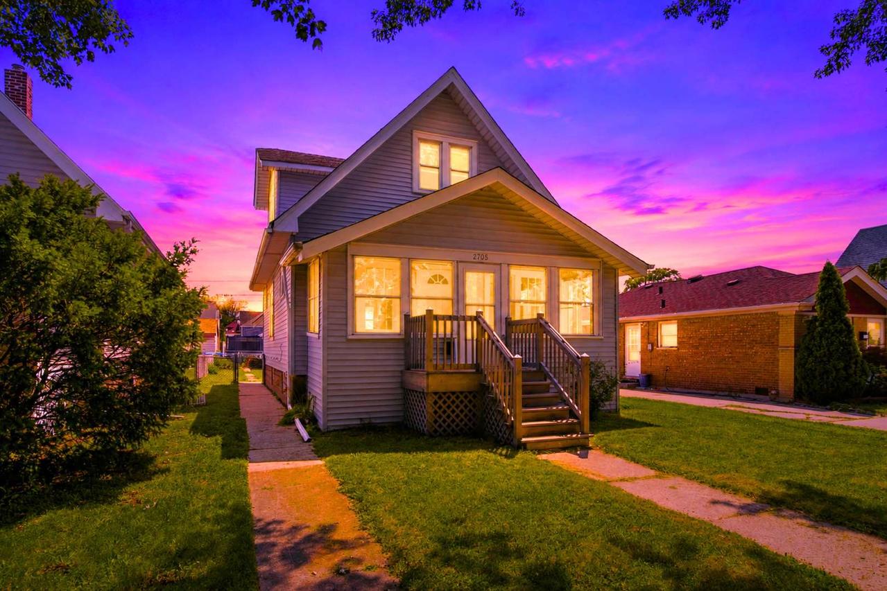 2705 Grunewald St., Blue Island, IL 60406