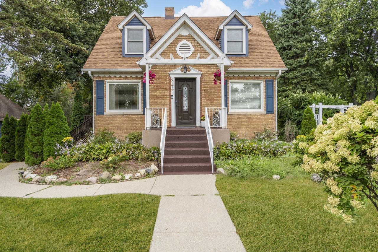 244 Forest View Ave., Wood Dale, IL 60191
