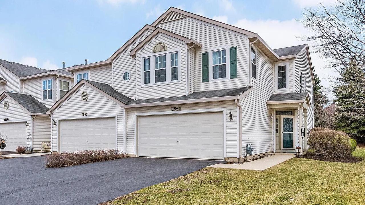 2521 N Looking Glass Ct., Aurora, IL 60502