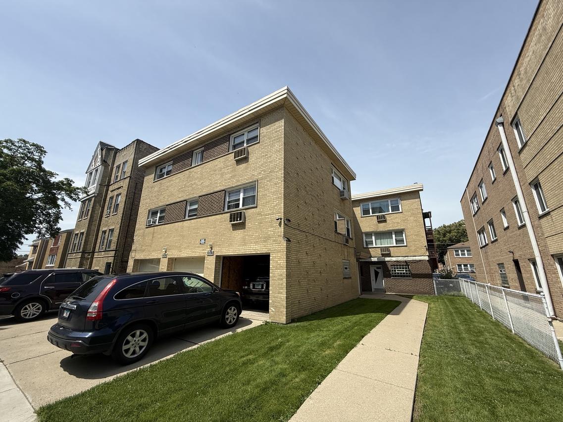 8030 Knox Ave. #2E, Skokie, IL 60076