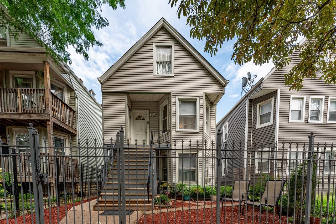 2927 N Avers Ave., Chicago, IL 60618