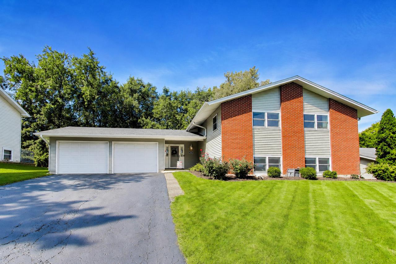 6402 Bradley Dr., Woodridge, IL 60517
