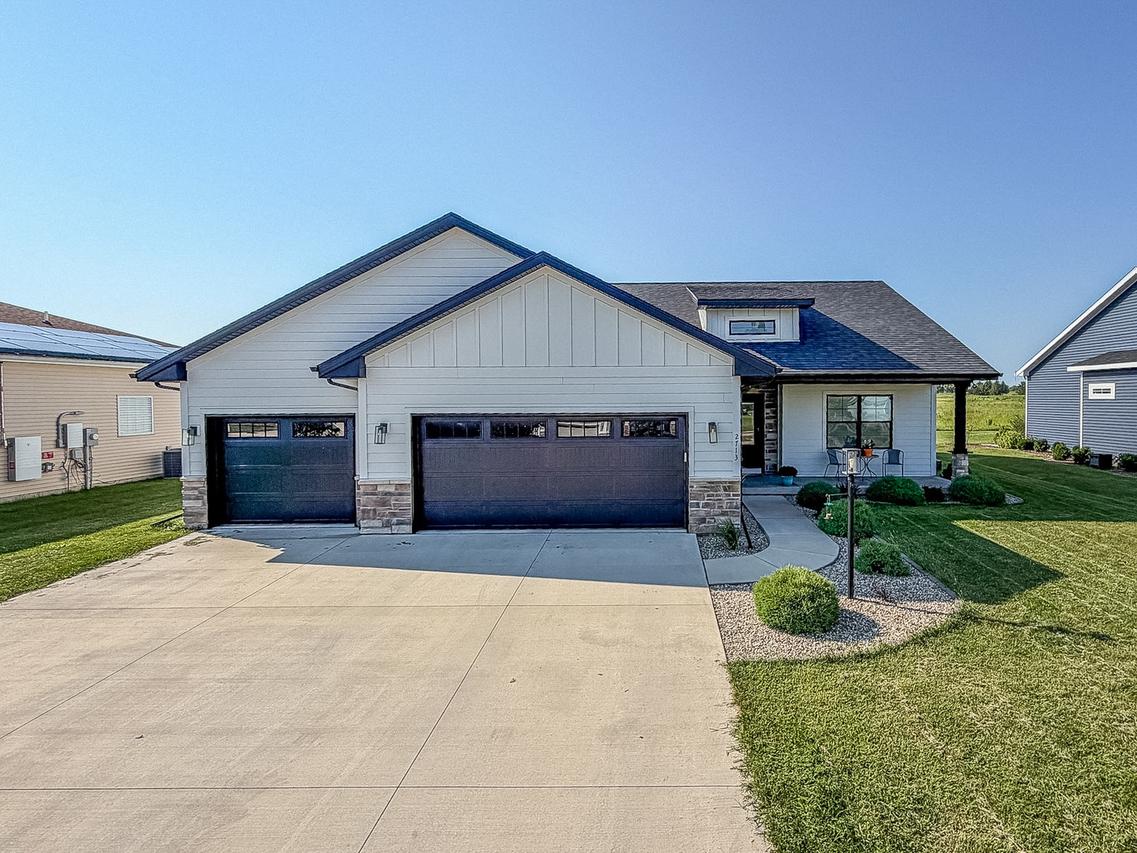 2713 E Stone Creek Blvd., Urbana, IL 61802