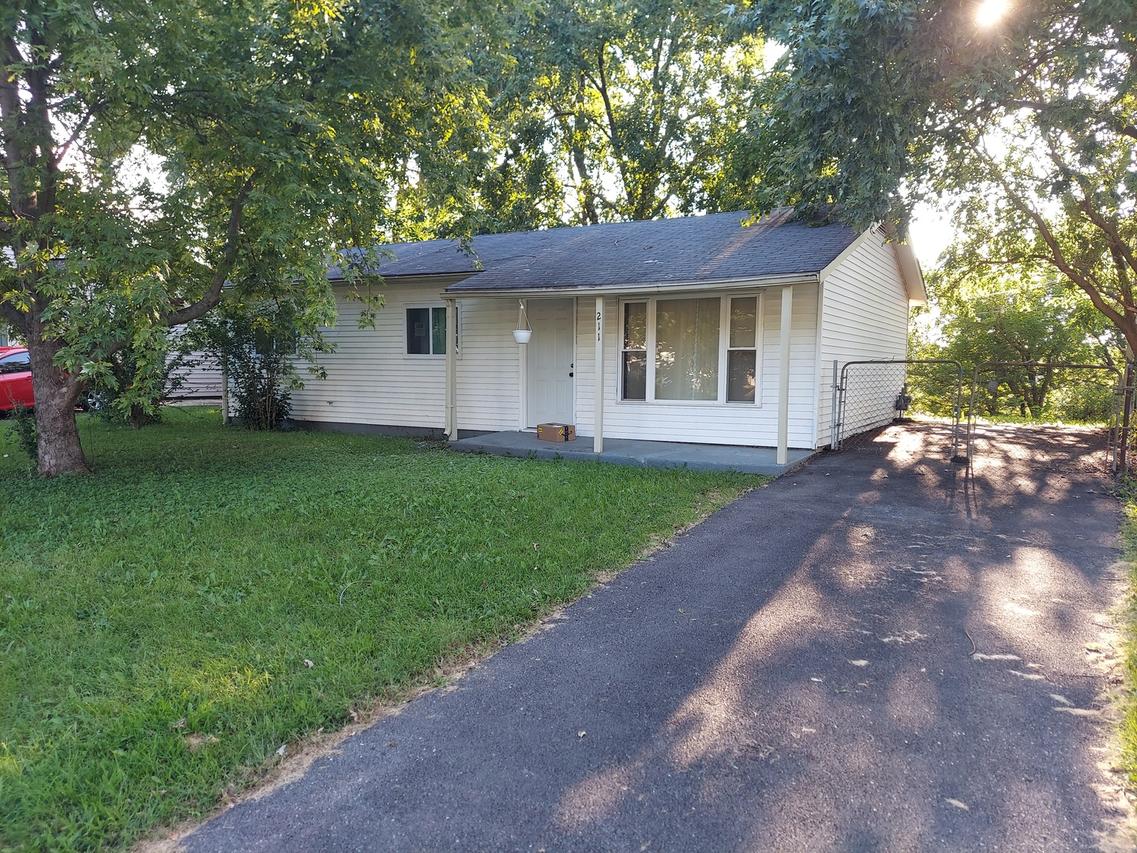 211 Malibu Dr., Bolingbrook, IL 60440