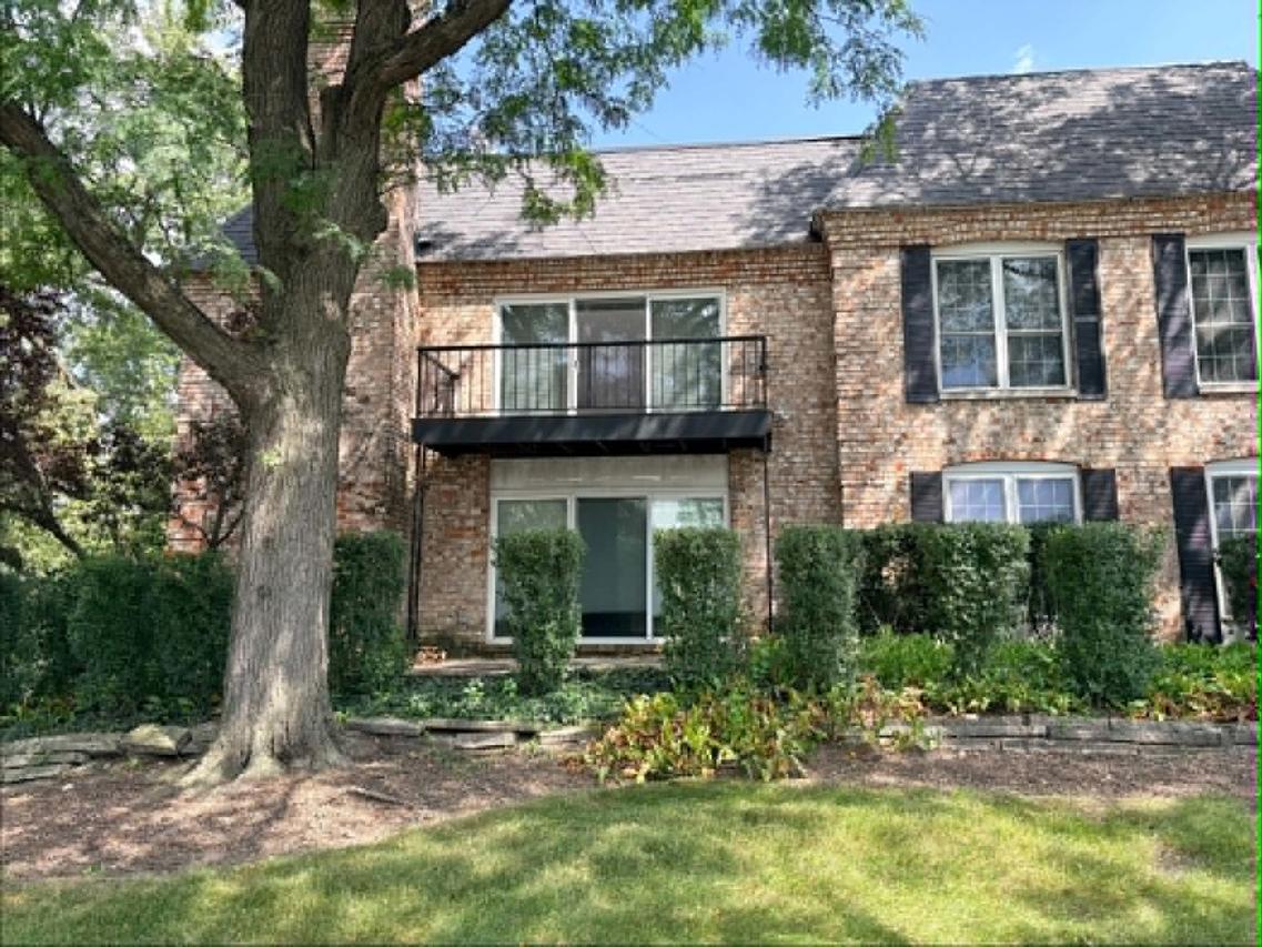140 Carriage Way Dr. #C228, Burr Ridge, IL 60527