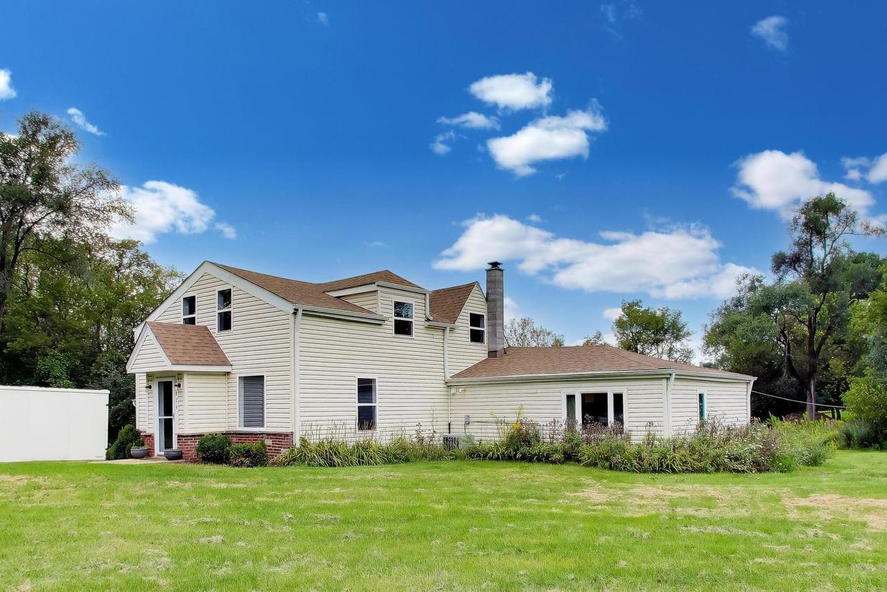 24826 W Miller Rd., North Barrington, IL 60010