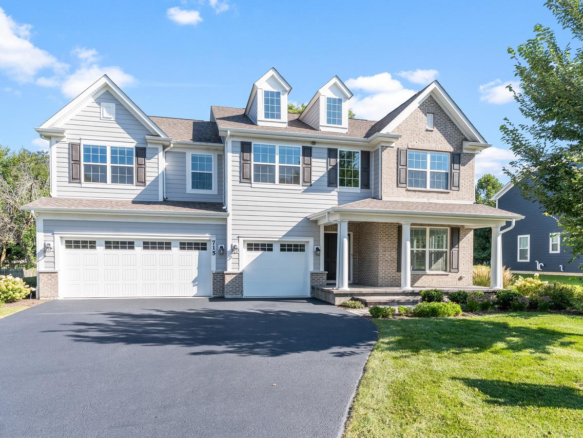 715 Gateshead Dr., Naperville, IL 60565
