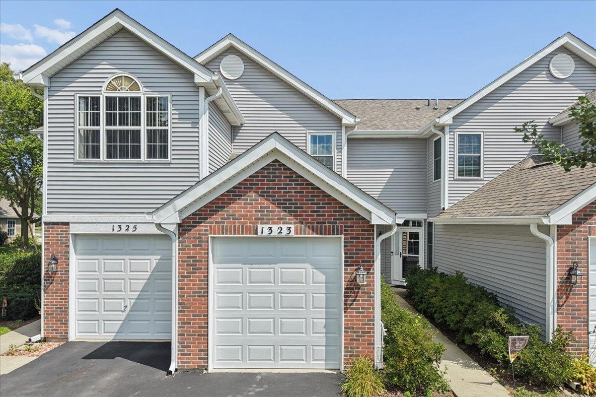 1323 Providence Cir., Elgin, IL 60120