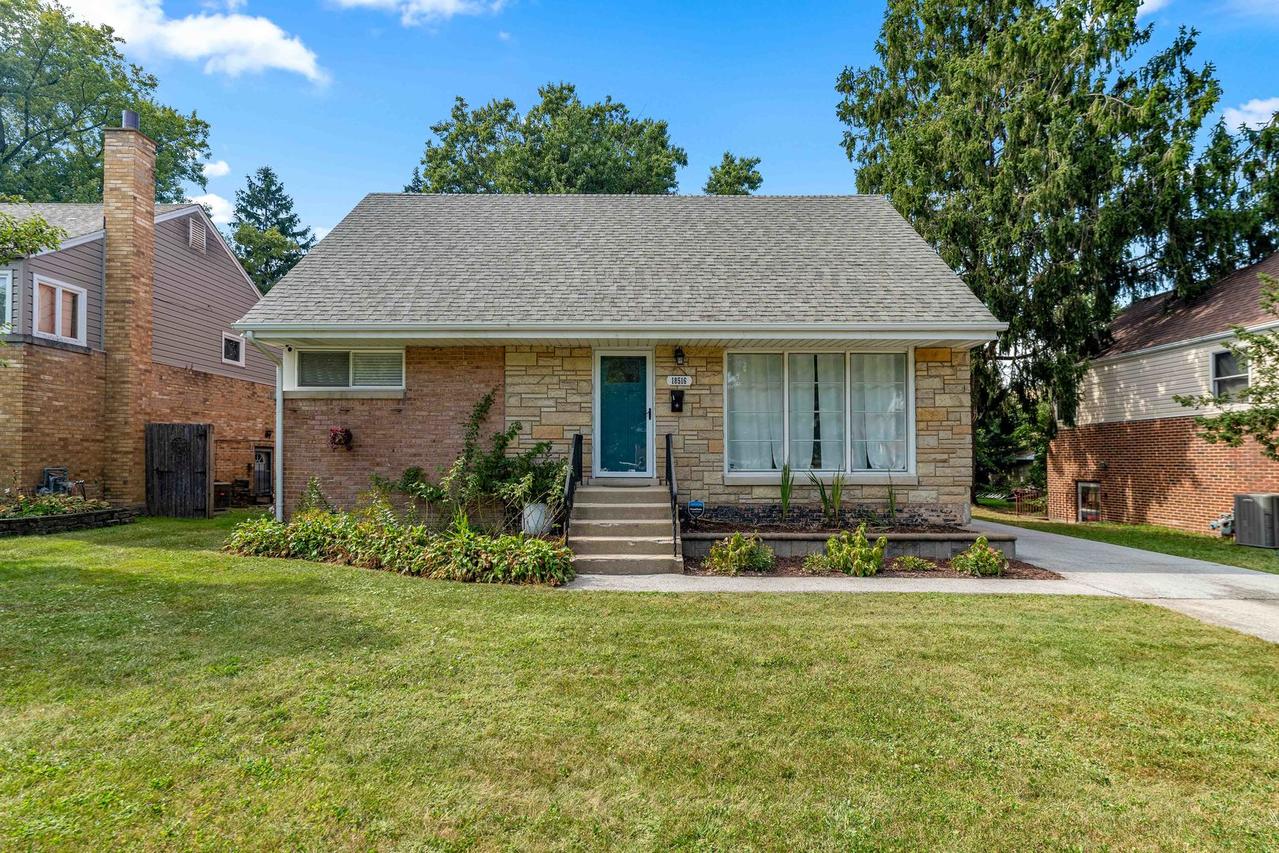18516 Clyde Rd., Homewood, IL 60430