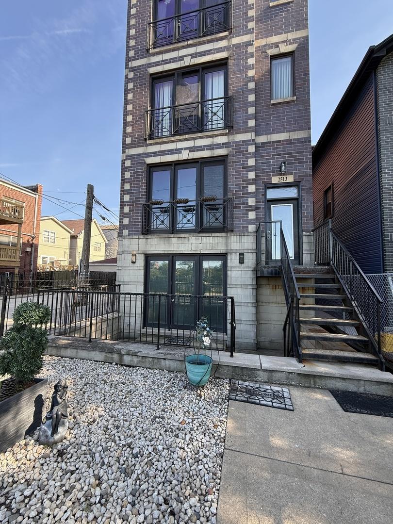 2513 W Congress Pkwy. #1, Chicago, IL 60612