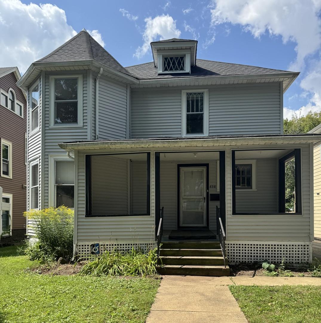 838 Hickory St., Waukegan, IL 60085