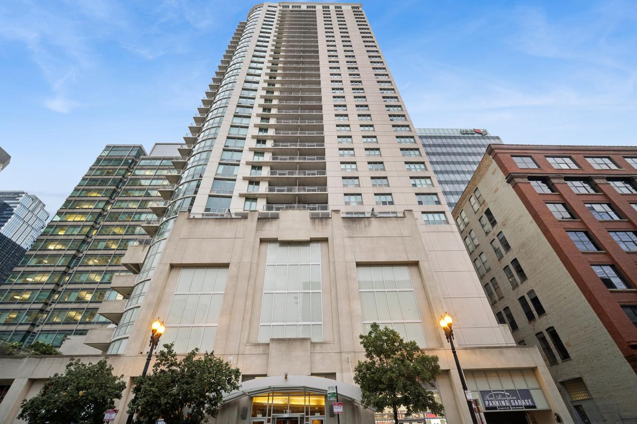 125 S Jefferson St. #2310, Chicago, IL 60661
