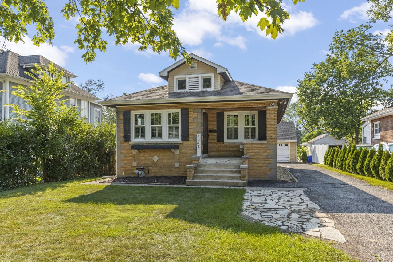 1002 N President St., Wheaton, IL 60187