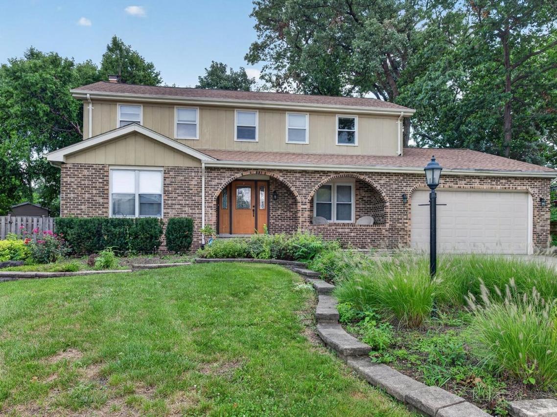 9S565 S Allison Ct., Willowbrook, IL 60527