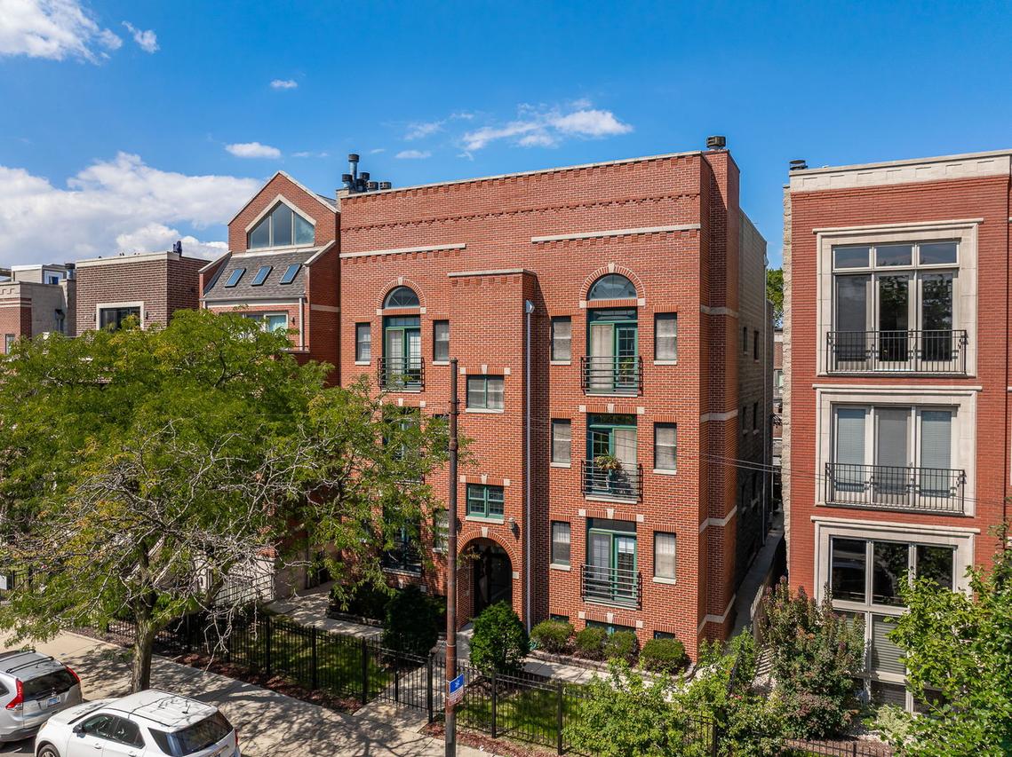 1916 W Belmont Ave. #2E, Chicago, IL 60657