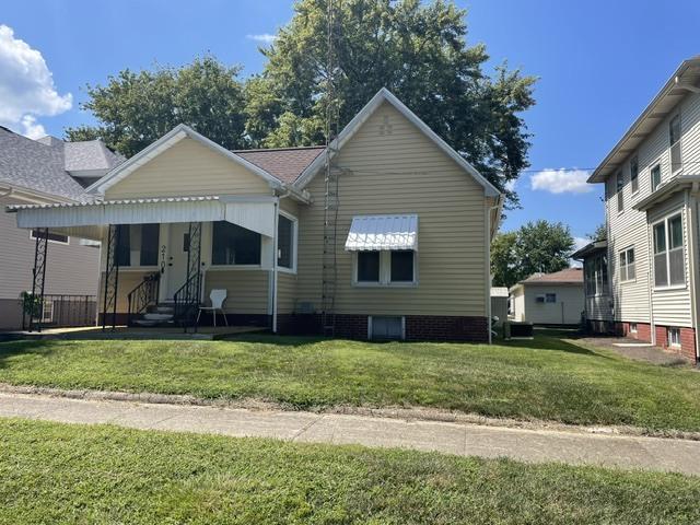210 N Oak St., Villa Grove, IL 61956