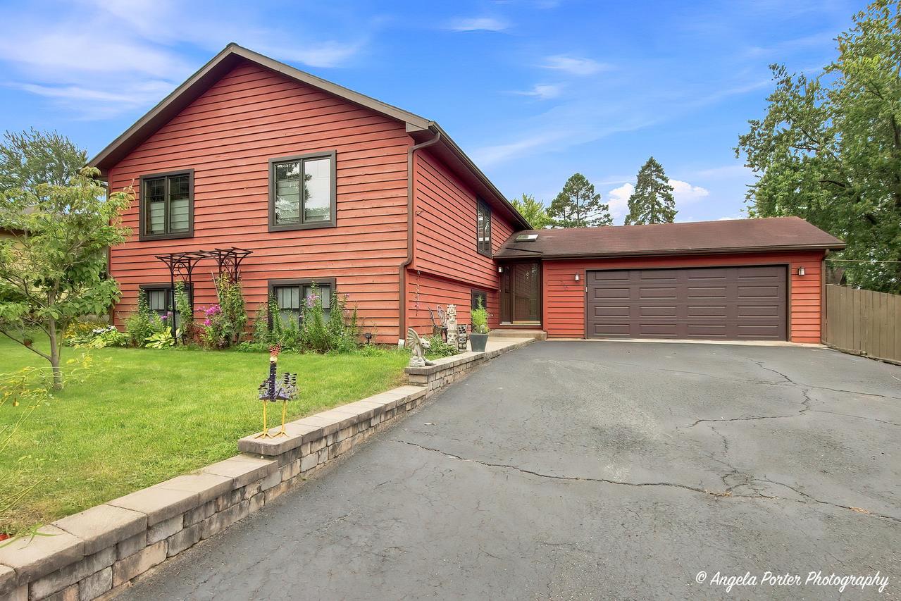 210 Maplewood Dr., Antioch, IL 60002