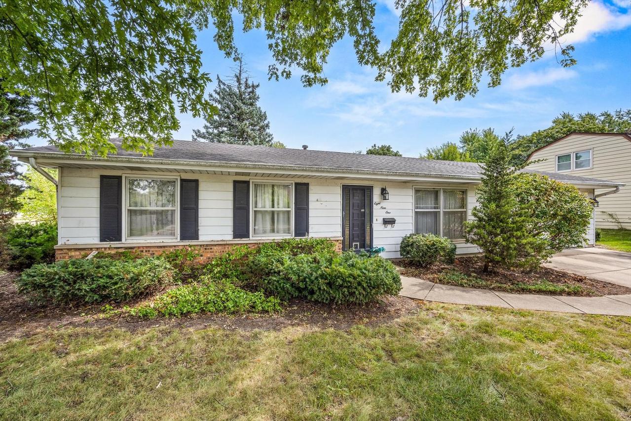 891 Laurel Dr., Aurora, IL 60506