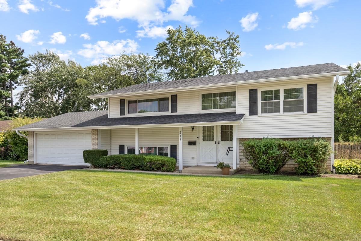215 Parkchester Rd., Elk Grove Village, IL 60007