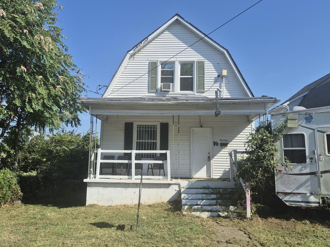14 E Logan St., Harrisburg, IL 62946
