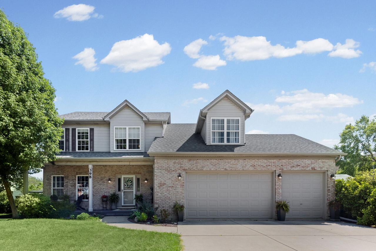 398 Essex Dr., Oswego, IL 60543