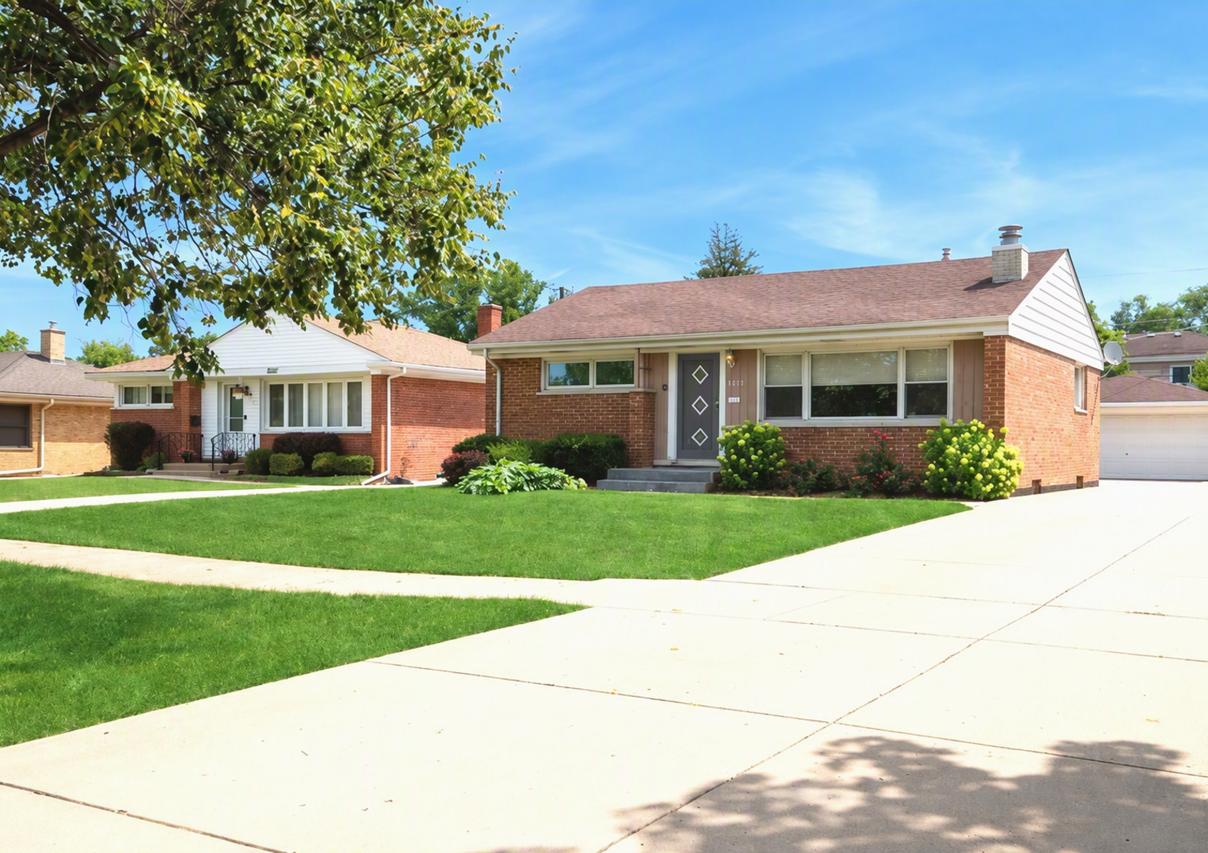 8223 N Washington St., Niles, IL 60714